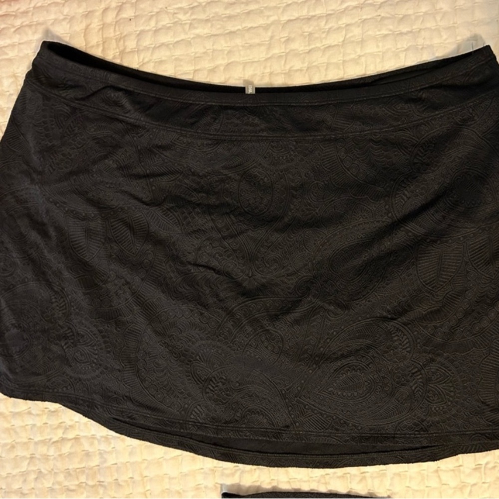 Re-poshed - Lands End tankini and swim skirt, size 20, black textured fabric - Picture 4 of 6
